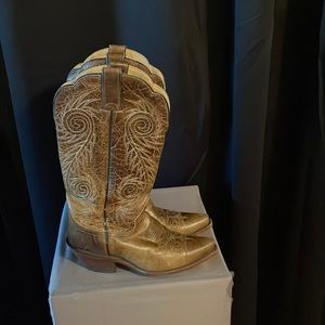 Justin cowboy boots men’s or women’s size 6B